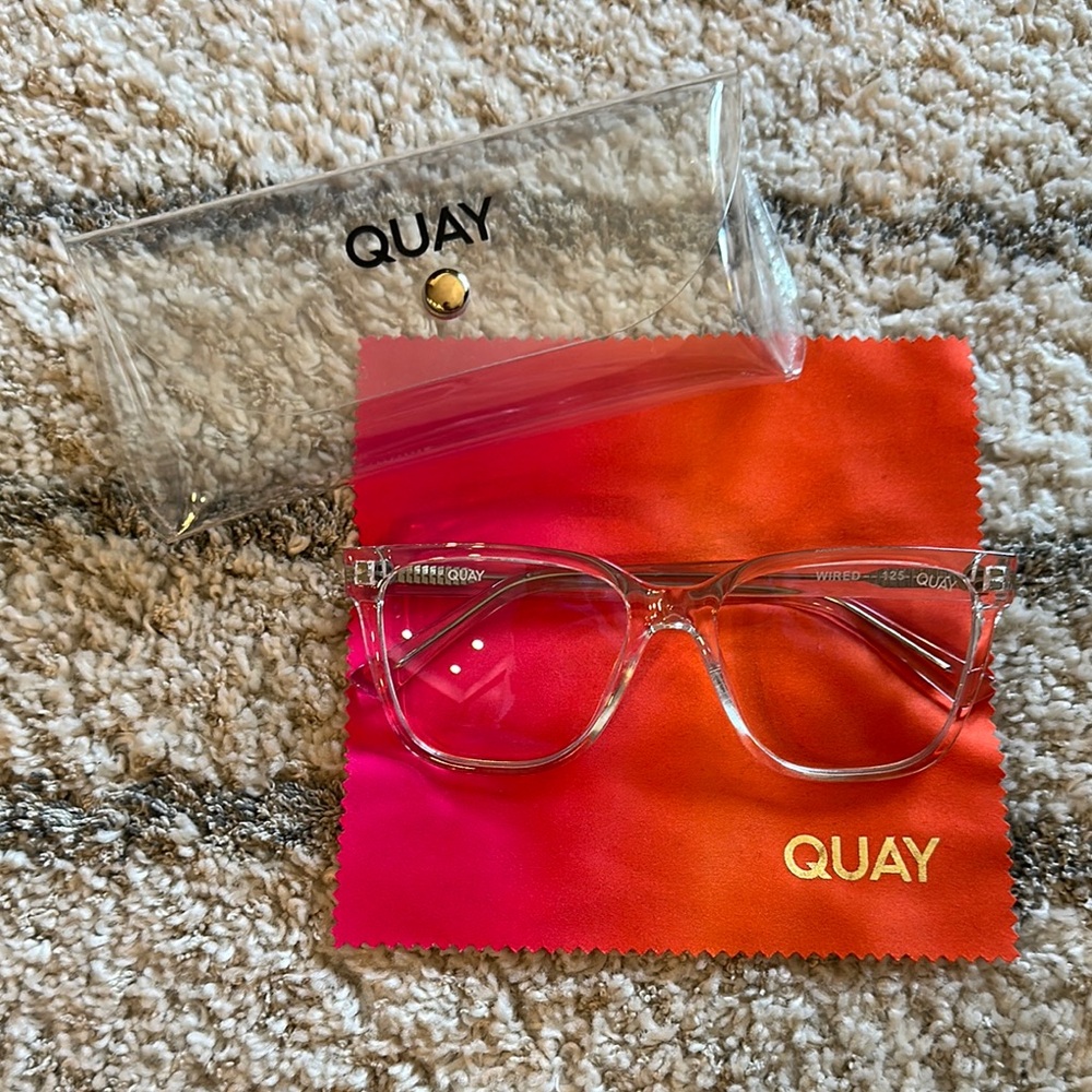 Quay Australia Transparent Glasses ‘Wired’